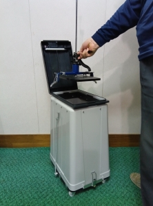 ゴミ袋を装着、ゴミを入れる